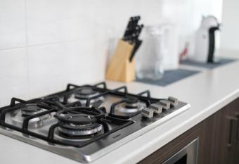 3bedroom Modern Home in Mt Barker, 8km to Hahndorf has rooms with a private hot tub