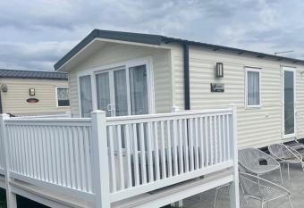 Luxury caravan - coopers beach has Balcony rooms