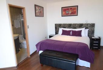 Hotel Cabernet has rooms with a private hot tub