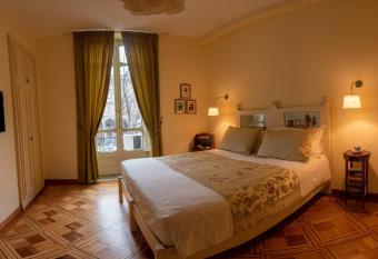 Il Gioiellino allows 18 year olds to book a room