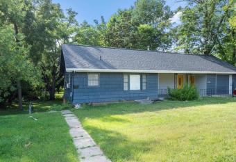 Exceptional 1 BR Residence Featuring Vast Backyard has Balcony rooms