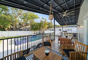 Las Olas House of Colors Huge Patio Heated Pool allows 18 year olds to book a room