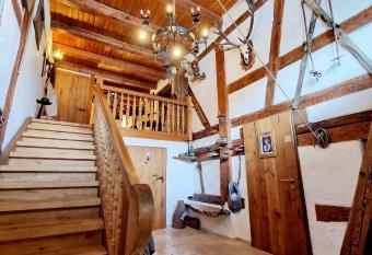 Wood & Stone Lodge 3 has Balcony rooms