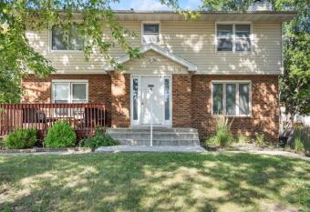 Serene Large Duplex in West Des Moines allows 18 year olds to book a room