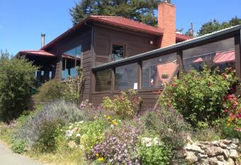 HI Point Reyes Hostel allows 18 year olds to book a room