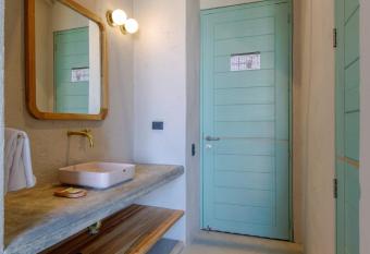 Bondo Estudio has rooms with a private hot tub