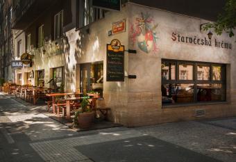 Hostel Font  na allows 18 year olds to book a room