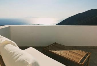 La Vie has Balcony rooms