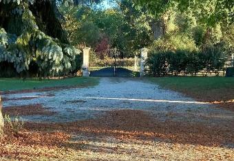Maison d Emmannaelle has Balcony rooms