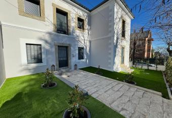 La Casita de Sofia allows 18 year olds to book a room