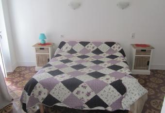 Chez Tania allows 18 year olds to book a room