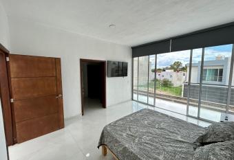 Valle de Napa #1598 allows 18 year olds to book a room