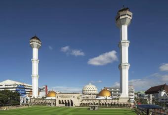 Rumah Nyaman By Mirza has Balcony rooms