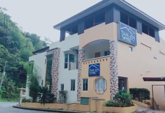 TAM-AN HOTEL BANAUE has Balcony rooms