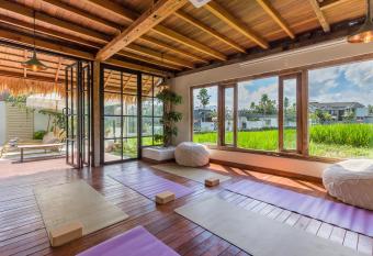 Villa Kampung 7BR Villa Private Pool Yoga Studio 10min Canggu Surfing Beach has Balcony rooms