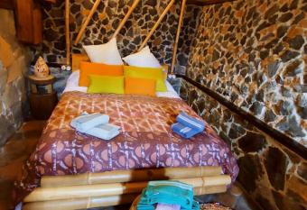 Casa Mar  a Vivienda Vacacional allows 18 year olds to book a room