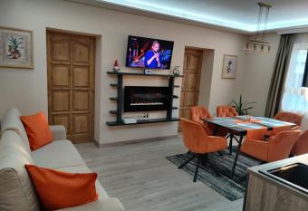 V  rda-Lak has Balcony rooms