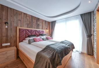 Villa Ambach has Balcony rooms