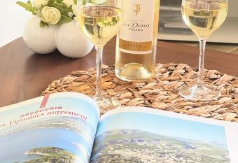 Appartement entre village et plages. has Balcony rooms