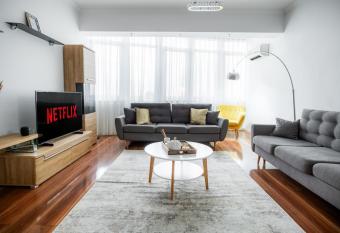 XO Panoramic Apartment has rooms with a private hot tub