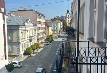 Studio Kraszewskiego 5 allows 18 year olds to book a room