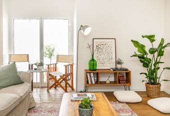 Adraga Patio House has Balcony rooms