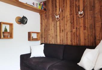 Sch  ne Wohnung, zentral, mit Panorama-Aussicht has Balcony rooms