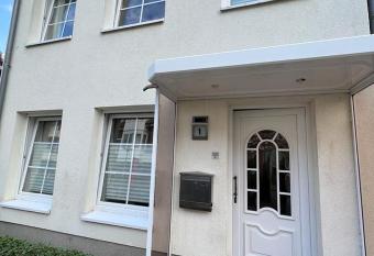 Ein Haus f  r sich allows 18 year olds to book a room