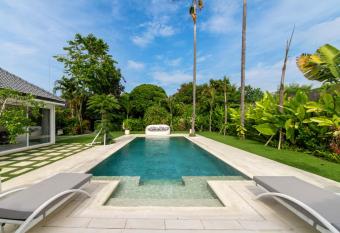 Villa Vulla has rooms with a private hot tub