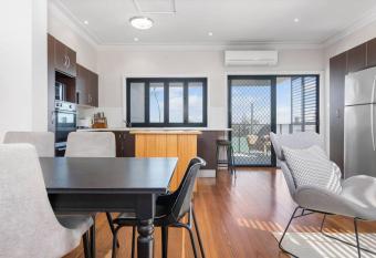 Classic Elegance on The Hill has Balcony rooms