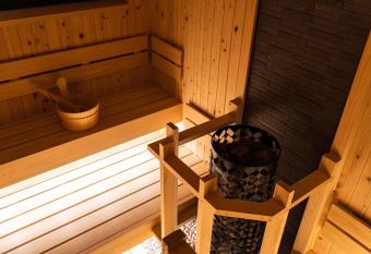                             1   1                                                  has Balcony rooms