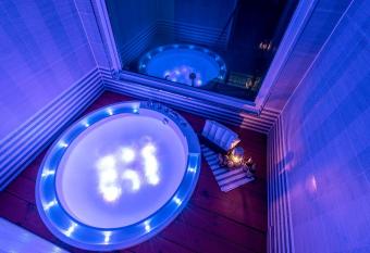 Roses Pool Villa D has Balcony rooms