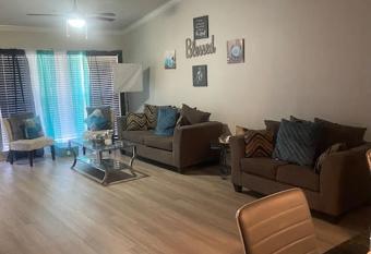 The Cozy Townhouse has Balcony rooms