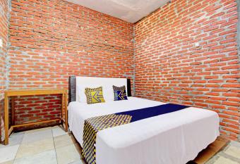 SPOT ON 93010 Omah Bareng Syariah Sambisari allows 18 year olds to book a room