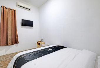 Capital O 92963 Global House Syariah allows 18 year olds to book a room