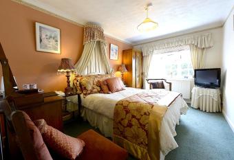 Meryan House Hotel allows 18 year olds to book a room