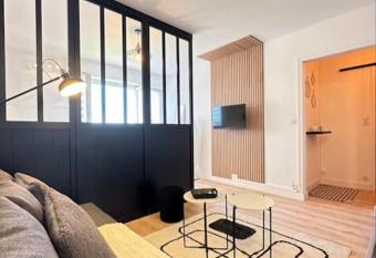 La Belle Bretonne Seh   Lou   allows 18 year olds to book a room