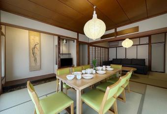 bLOCAL Itsuki - Charming Private House in Miyajimaguchi Near Itsukushima Shrine Upto 18 ppl has Balcony rooms