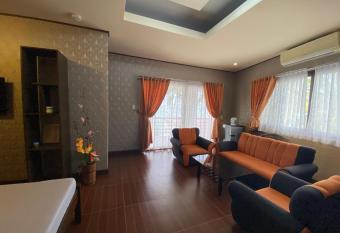 MinshukuKCS Hotel and Restaurant has Balcony rooms