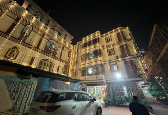 Hotel Poonam home stay has Balcony rooms