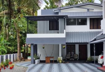 ShearaZ Castle has Smoking/Balcony rooms