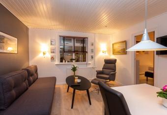 PETURSBORG I TORSHAVN allows 18 year olds to book a room