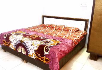 JHALLY GUEST HOUSE -- LPU Law Gate -- Studio Rooms -- Special for Parents, Students, Couples has Balcony rooms