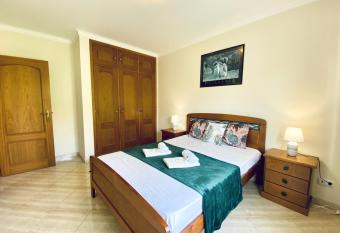 Quarteira Central by Homing allows 18 year olds to book a room