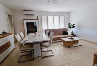 Appartement proche centre 60 m2 has Balcony rooms