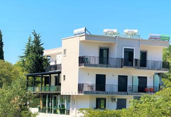 Hotel Trifoni has Balcony rooms
