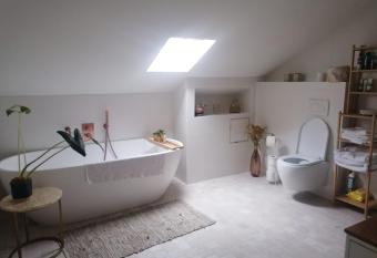 The Cherriehouse has Balcony rooms