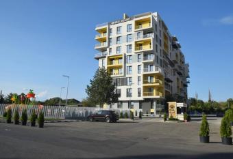 Real Residence -apartament cu 3 camere- Valeni 144 allows 18 year olds to book a room