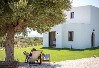 Emarmene Mountain & Sea View Hideaway has Balcony rooms