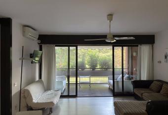 120 mq vicino a Banca Mediolanum e ospedale Humanitas allows 18 year olds to book a room